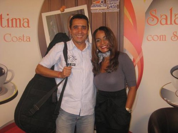 Sardas em uma cara do marido